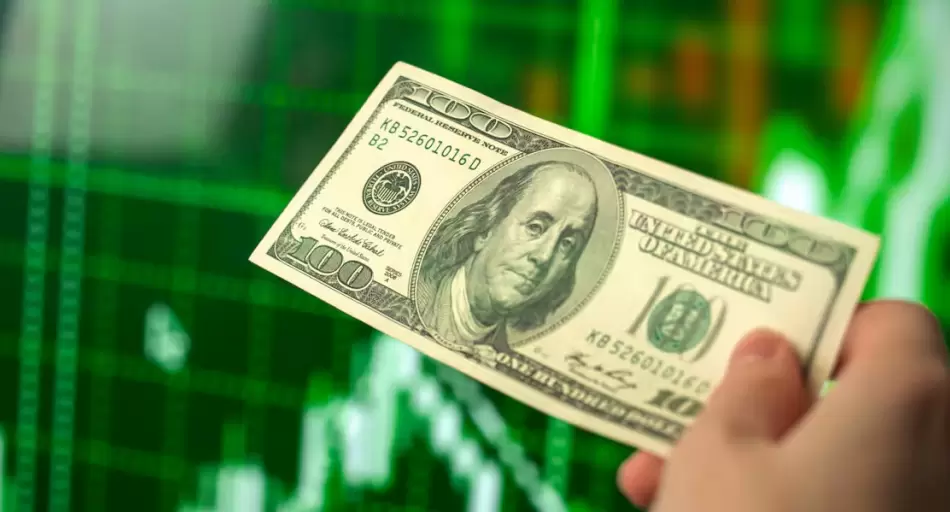 El dólar tuvo poco movimiento en Argentina, pero siguió bajando a nivel global